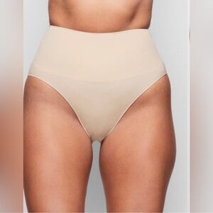 SKIMS Core Control Brief L/XL